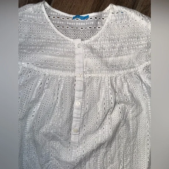 J McLaughlin Women Elegant White Eyelet Blouse Medium Cottagecore Top - Picture 2 of 5